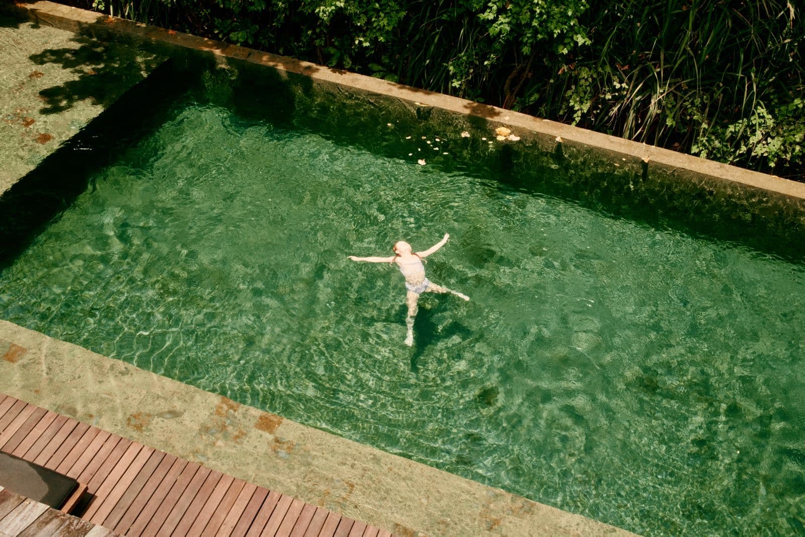 Family by a Bali pool